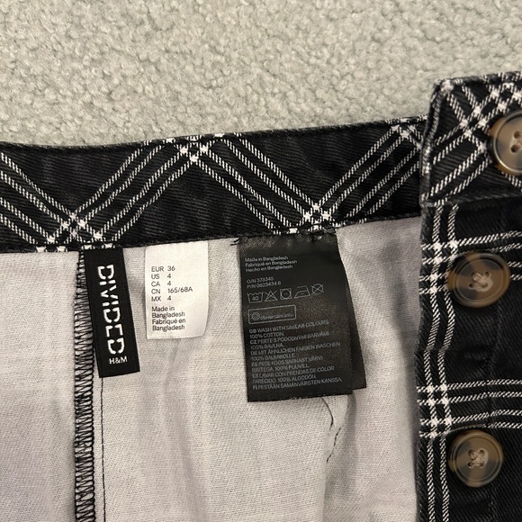 Divided H&M Mini Skirt Size 4 Black and White Plaid - Picture 6 of 6
